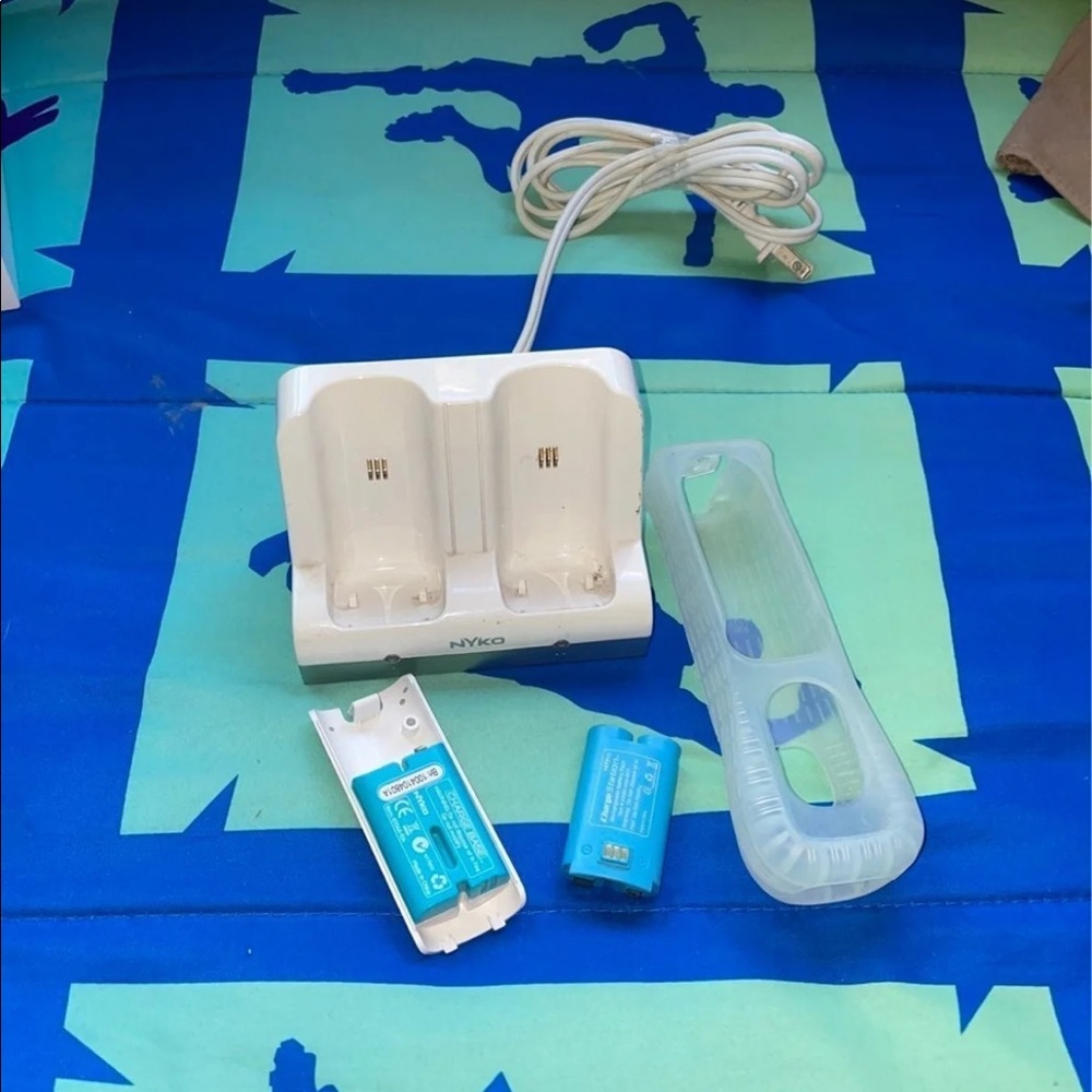 Nintendo Wii extra batteries and charging dock
